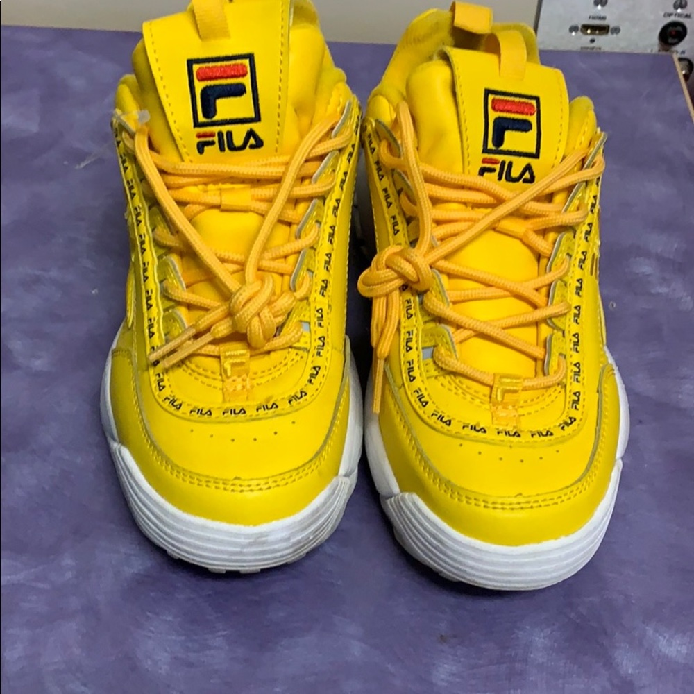 YELLOW Fila Size 5.5
